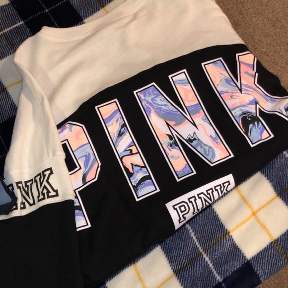 Clothes - Picture 11 of 16